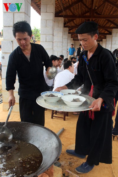 ភាពអ៊ូអរក្នុងប្រជុំផ្សារតំបន់ព្រៃភ្នំនៅទីក្រុងហាណូយ - ảnh 7